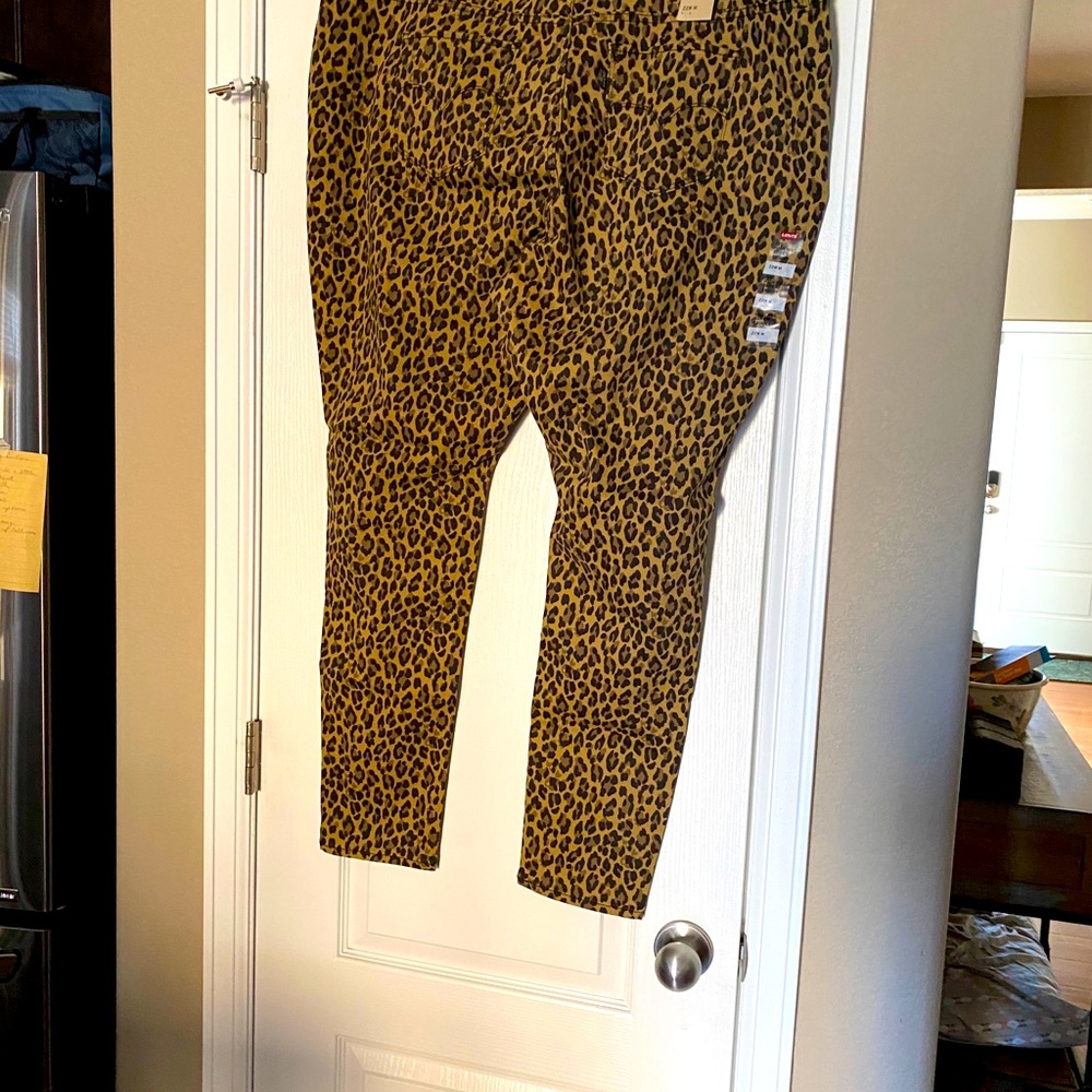 Levi’s 720 High Rise super skinny 22W cheetah NWT